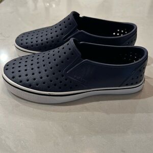 Native Shoes Unisex Navy Slip On Size M4/W6